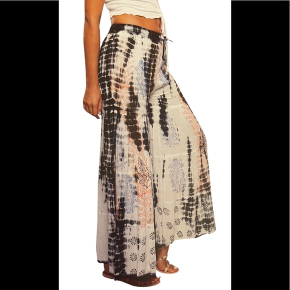 Sacred Threads Pants - NWT.  Pallozo Pants by Sacred Threads Onesize.  04BL/BL.   222435